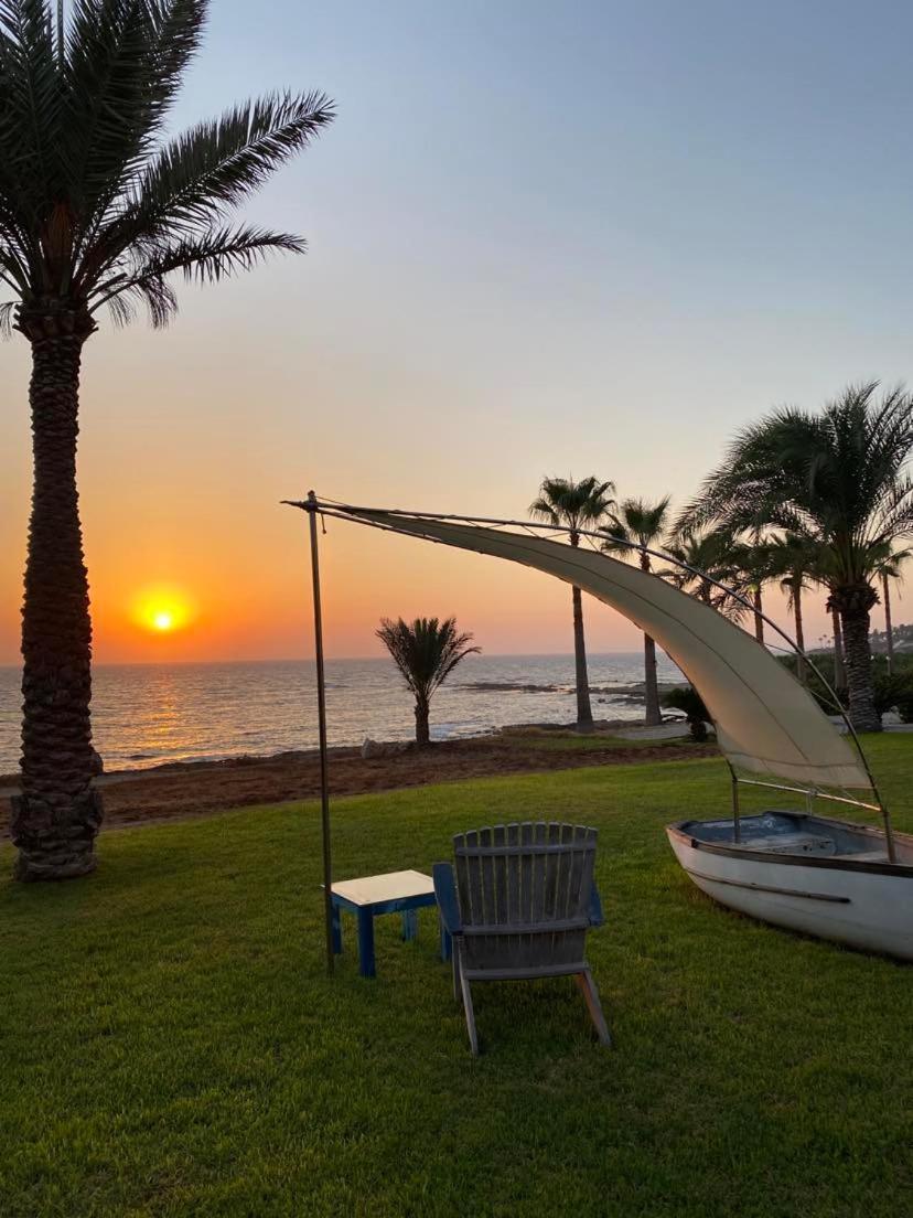 Kymmates Beach Front Villas Paphos Exterior photo