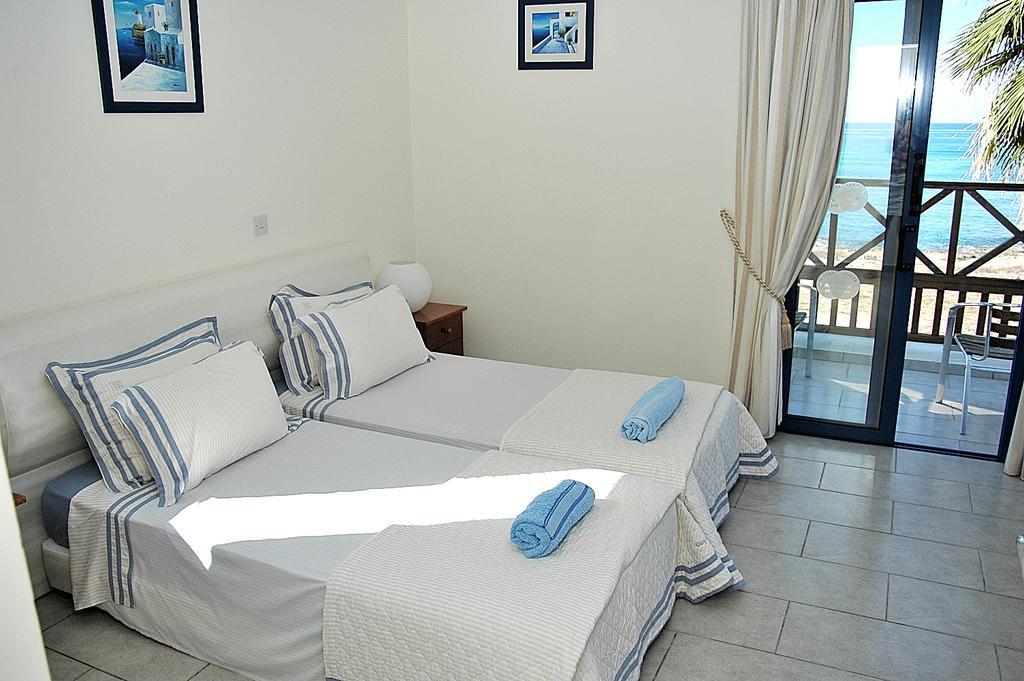 Kymmates Beach Front Villas Paphos Exterior photo