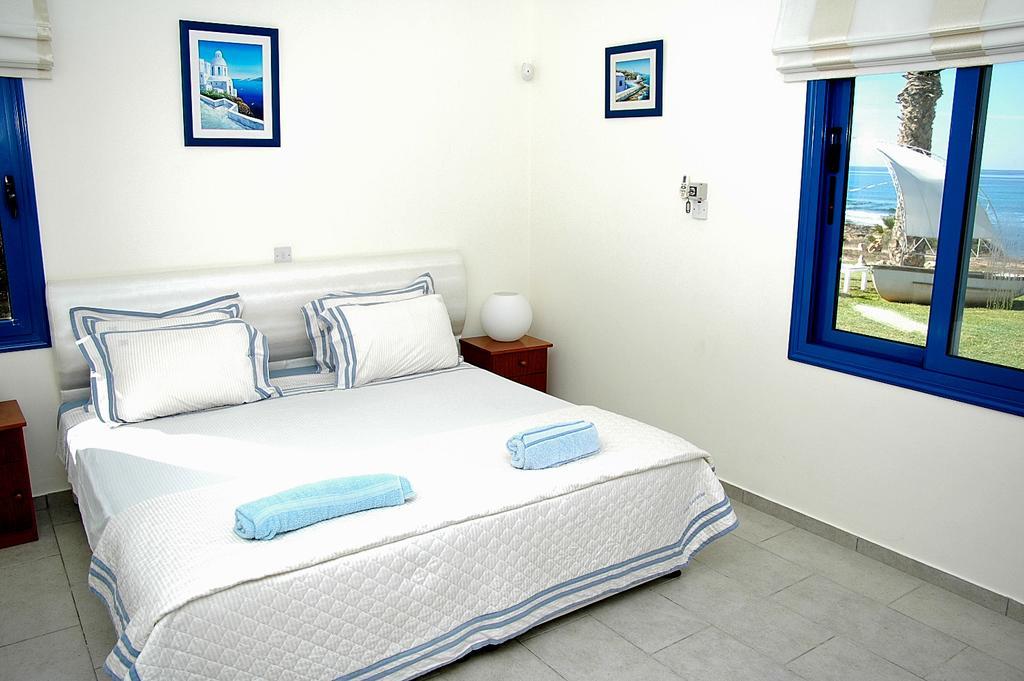 Kymmates Beach Front Villas Paphos Exterior photo