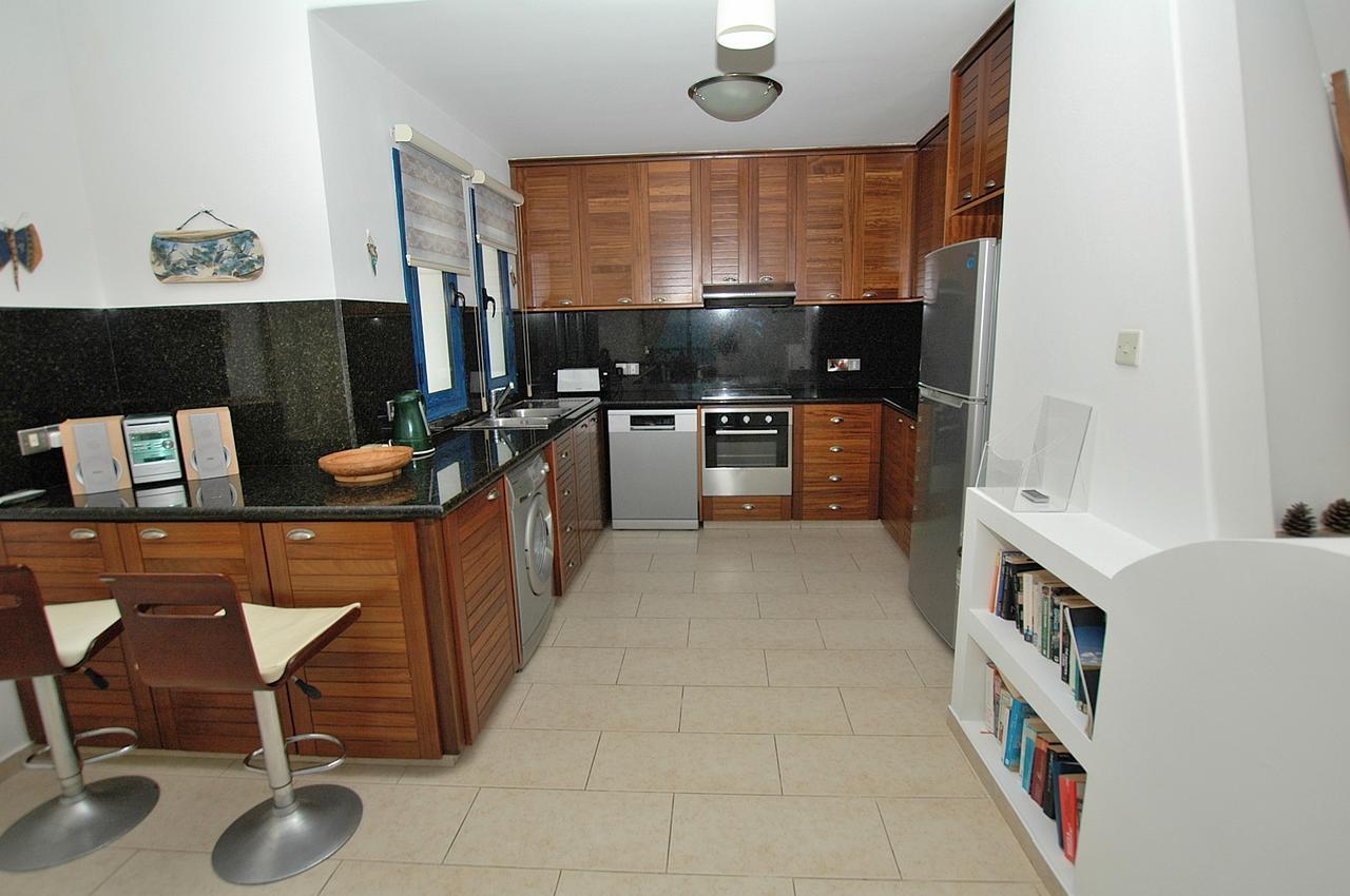 Kymmates Beach Front Villas Paphos Exterior photo